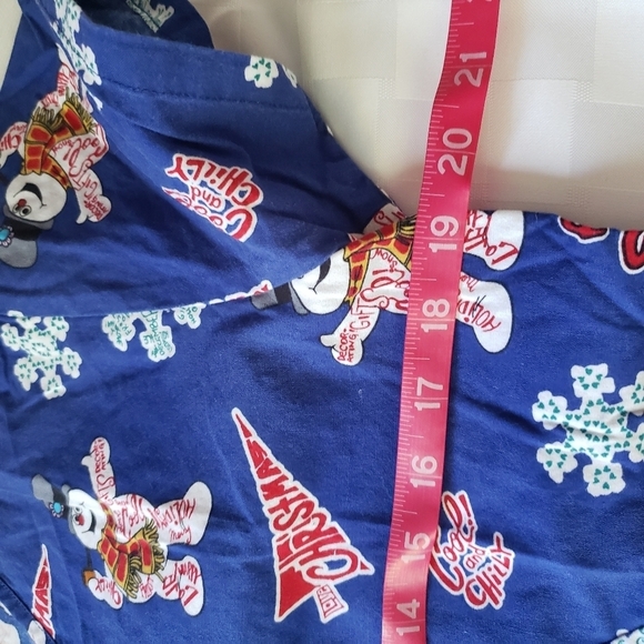 Frosty The Snowman Blue V Neck Women's Scrub Top Size S NWOT - Picture 7 of 7